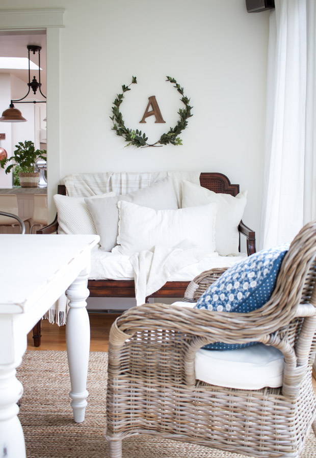 Living room with the laurel on the wall.