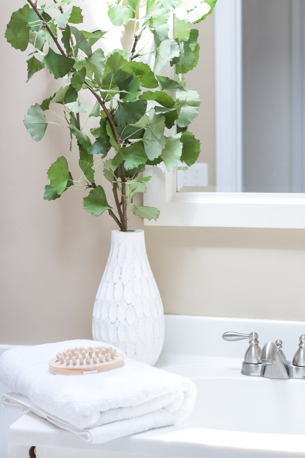 Simple Ways To Display And Store Your Bathroom Towels Boll And Branch Zevy Joy