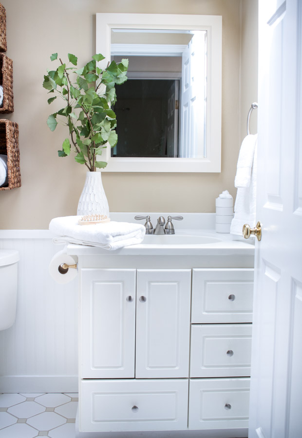 Simple Ways to Display and Store your Bathroom Towels - Boll and Branch -  zevy joy