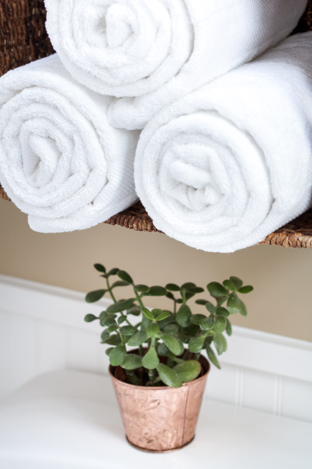 SimpleWaystoDisplay-StoreYourBathTowels13