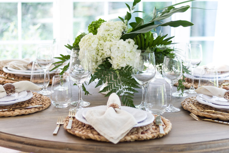A Fresh and Simple Summer Tablescape 3