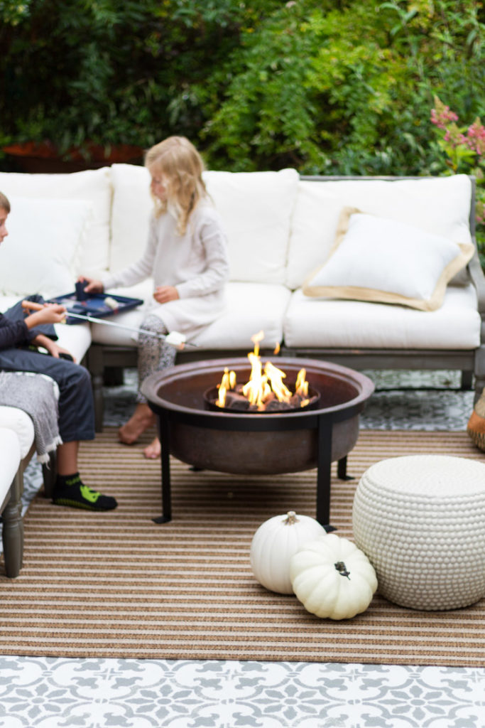 Cozy and Neutral Patio Set For Fall