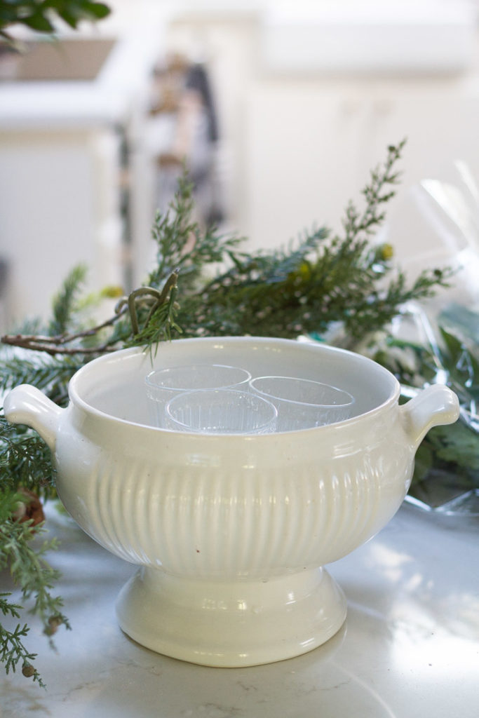 Holiday Centerpiece with Oranges and Evergreens 19