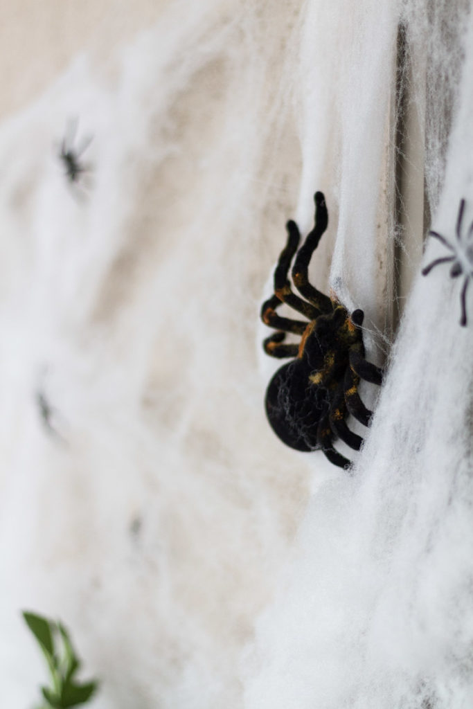 Easy Halloween Front Porch Ideas!