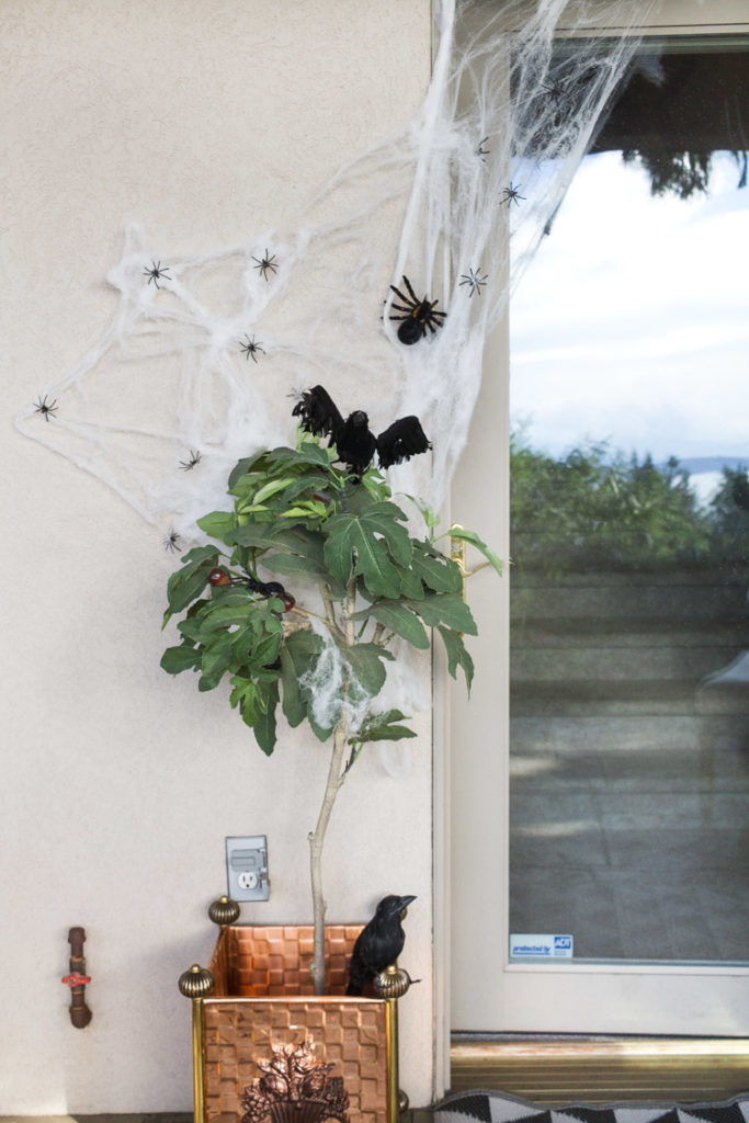 Easy Halloween Front Porch Ideas!