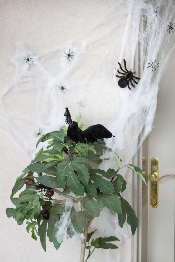 Easy Halloween Front Porch Ideas!