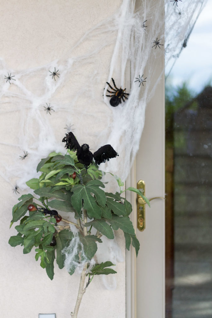 Easy Halloween Front Porch Ideas!