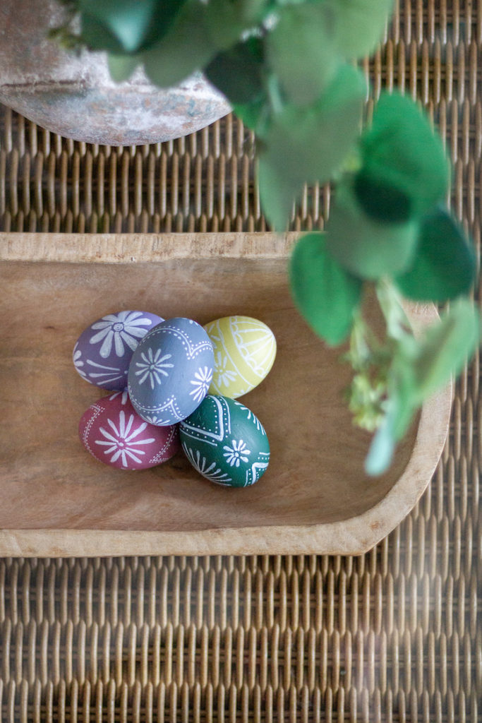 How To Paint Vintage Inspired Easter Eggs 