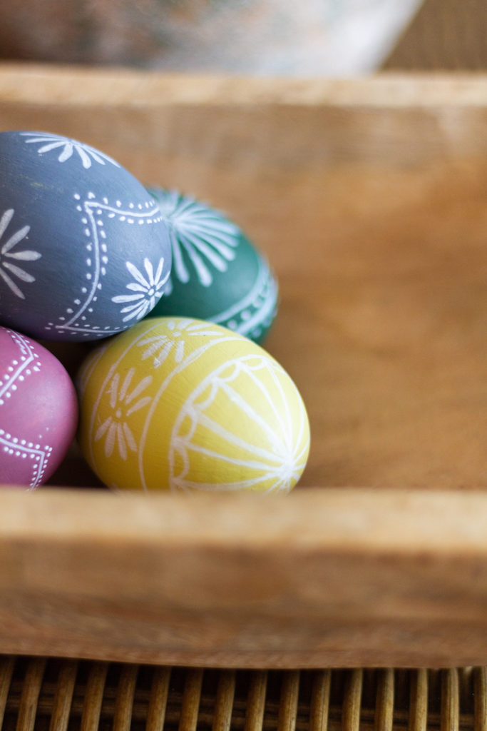 How To Paint Vintage Inspired Easter Eggs 