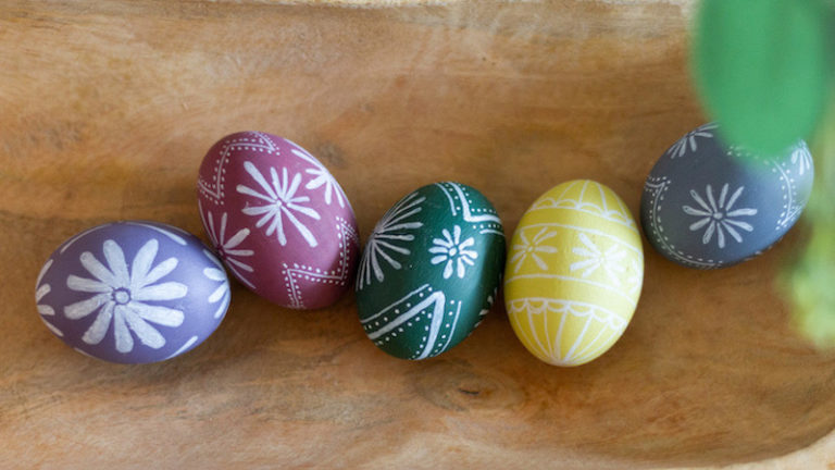 Vintage Inspired DIY Painted Easter Eggs