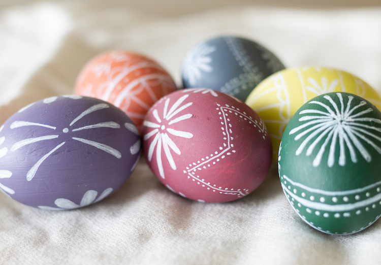 How To Paint Vintage Inspired Easter Eggs 