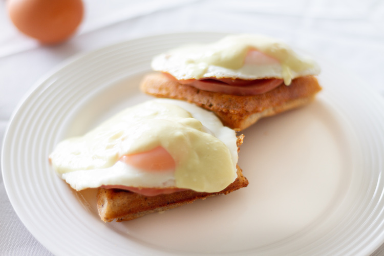 Easy Waffle Eggs Benedict