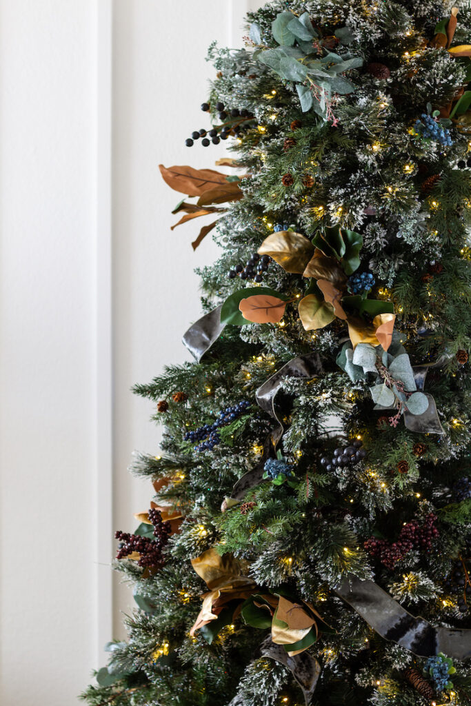 How To Decorate A Traditional Christmas Tree With Helpful Tips!