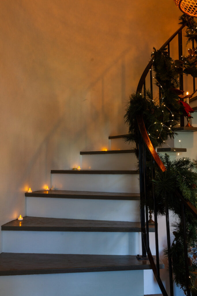 Simple Ways to Incorporate Christmas Ambiance In Your Home With Candles And Lights