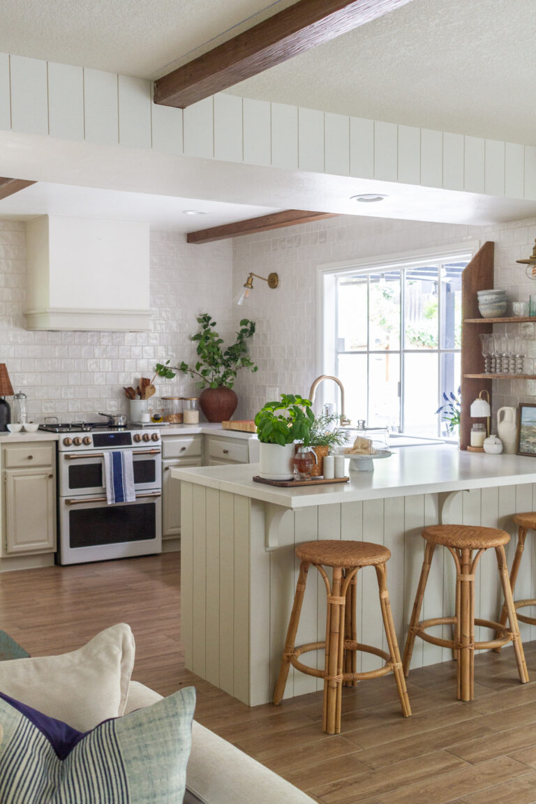 Exploring the Pros and Cons of a Kitchen Without Upper Cabinets